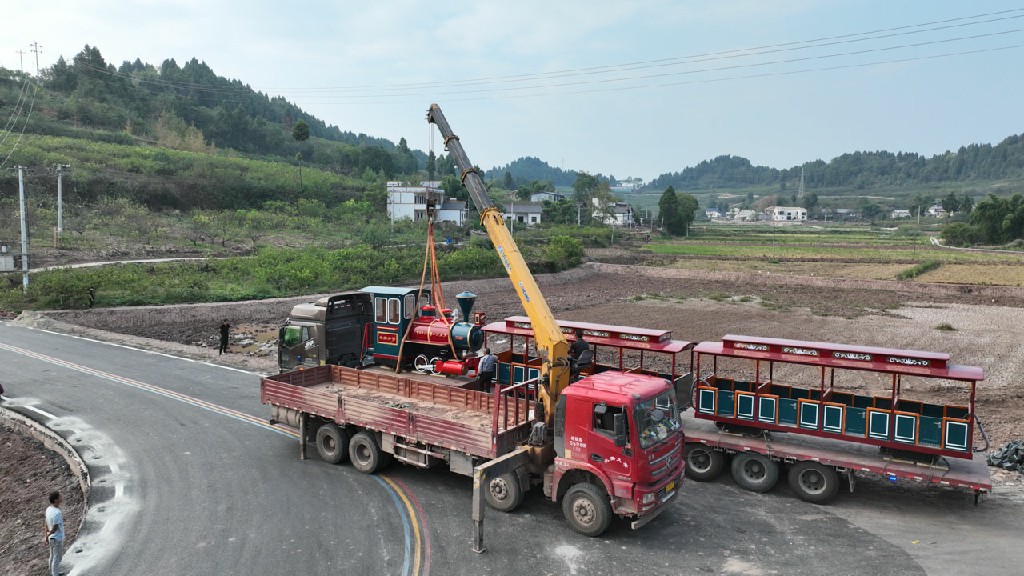 20220910小火车运输到景区-张昌明DJI_0077.jpg