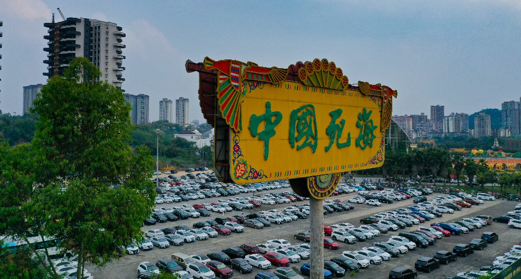 张昌明 中国死海五一假期人气爆满 20210502 大英县中国死海景区五一节停车场车位爆满 .jpg