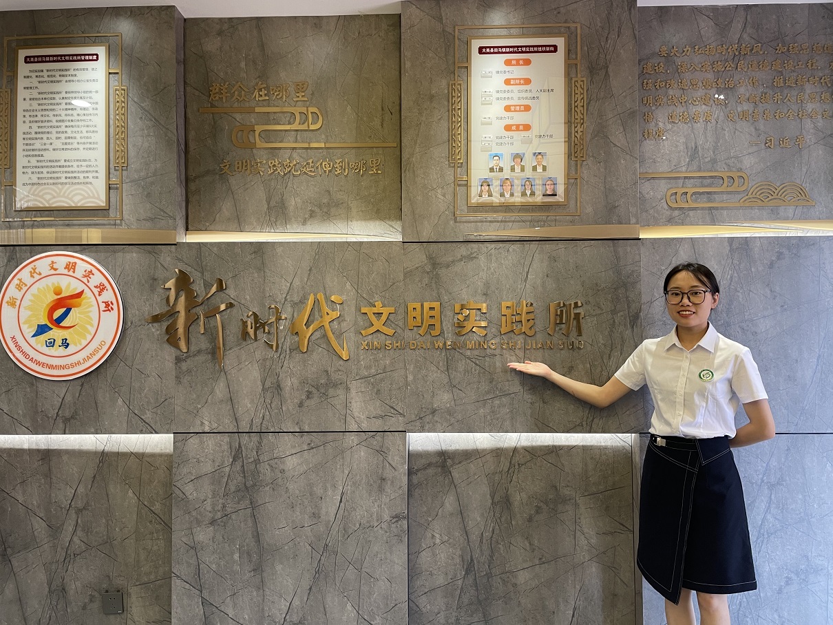 李春梅 风采展示照_proc.jpg