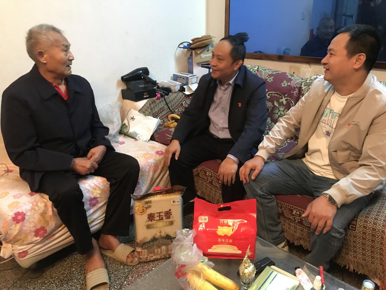 2023.10.22 田坝子社区慰问独居老人.jpg
