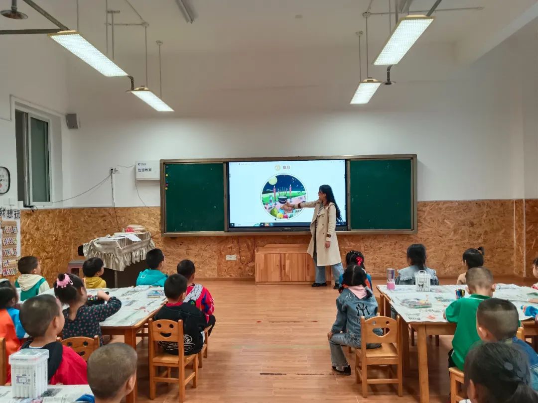 回马镇幼儿园开展讲民俗、齐朗诵中秋活动.jpg